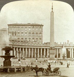 O Palácio do Vaticano de St Peters Square, Roma, Itália. de Underwood and Underwood
