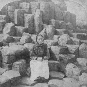 A cadeira dos desejos, Calçada dos Gigantes, Condado de Antrim, Irlanda, 1887