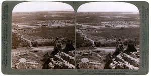 A planície do rio Jordão, vista das ruínas da antiga Jericó, Palestina, 1903. de Underwood and Underwood