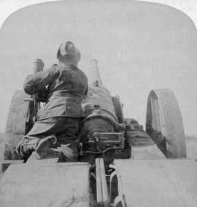 Treinando uma das armas HMS Monarchs de 4,7 polegadas nos fortes de Pretória, na África do Sul, em 4 de junho de 1900. de Underwood and Underwood