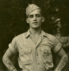 Soldado americano tatuado, c.1941 de Unknown