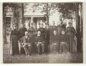 Sem título (Retrato de grupo de doze pessoas) de Unknown
