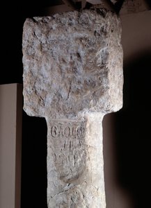 Arte Africana: detalhe de um pilar de possessão conhecido como Santo Agostinho erige pelo explorador português Diogo Cao (ou Diego Cam) no sul de Angola. 1486. Lisboa, Museu Nacional de Arte Antiga de Unknown artist