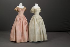 Vestido de dama-de-honor e vestido de menina das flores de Unknown artist