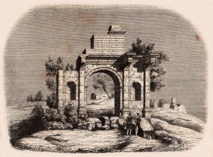 Vista frontal do arco romano de Djemilah na Argélia: dois soldados franceses posando em frente as ruínas de Unknown