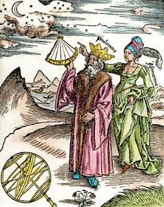 O astrônomo grego Claude Ptolemee (Claudius Ptolemaeus) (cerca de 90-around 168 AD) usando um sextante e astronomia. Gravura a partir de 1503. Coleção Particular de Unknown artist