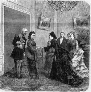Entre Elisabeth de Mac Mahon (1834-1900) e a Impressora austríaca Elisabeth de Wittelsbach (1837-1898) (Sissi) durante a visita do Presidente da República Francesa Patrice de Mac-Mahon (1808-1893) à Áustria. 1875. Gravura em "O Universo de Unknown artist