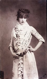 Retrato de Henriette Rosine Bernard dit Sarah Bernhardt (1844-1923), fotografia autografada de Unknown artist