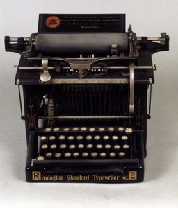 Máquina de escrever, Modelo Remington de Unknown artist