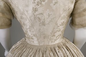 Vestido de noiva (vista detalhada das costas da cintura) de Unknown artist