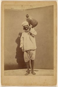 [Homem árabe carregando um jarro]. de Unknown artist