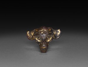 Gancho de cinto (Daigou) na forma de uma cabeça de búfalo ou elefante de Unknown artist