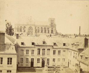 [Edifício da Gendarmerie Imperiale e catedral gótica]. de Unknown artist