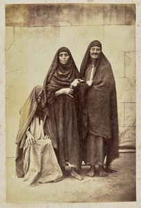 [Retrato de grupo de três mulheres]. de Unknown artist