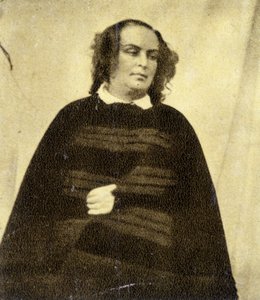 Sra. Victor Hugo, ainda vestida de preto desde a morte da sua filha Leopoldine. de Unknown artist