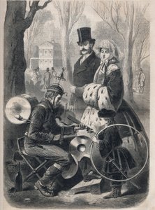 A orquestra masculina dos Champs Elysees em Paris. Ele tem um chapéu de sinos, uma caixa de rolos nas costas, címbalos nos joelhos e toca violino. Gravura em "Le Monde illustrious" de 1862. Colecção privada. de Unknown artist