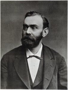 Alfred Nobel aos 50 anos de idade - fotografia de Unknown photographer