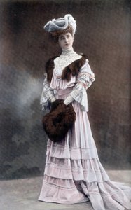 A comediante francesa Gabrielle Dorziat (1880-1979), foto de Reutlinger do jornal francês "Le Theatre", setembro de 1905 de Unknown photographer