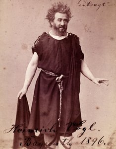 Tenor alemão Heinrich Vogl (1845 - 1900) como Loge no "Siegfried" de Richard Wagner em Bayreuth. 1896 de Unknown photographer
