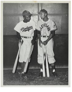 Jackie Robinson e Larry Doby, c.1947 (fotografia (p/b) de Unknown photographer