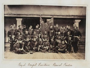 Membros do 101º Regimento de Foot (Royal Bengal Bengal Fusiliers) em Rawalpindi de Unknown photographer