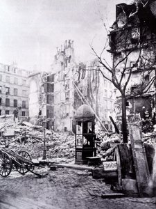 As grandes obras de Paris: a esquina da Rue Royal com a Rue du Fbg St Antoine de Unknown photographer
