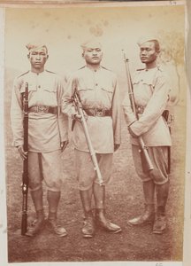 Três soldados do 4º Regimento Gurkha (Rifle) de Unknown photographer