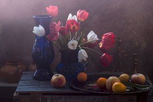 Natureza morta com tulipas melancólicas