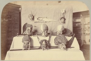 Pl. XIV. Máscaras, etc.: Ilhas Salomão