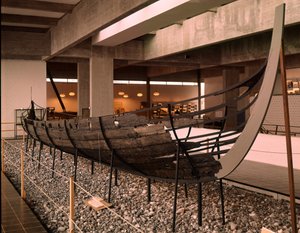 Navio viking (drakkar ou Langskip) encontrado no fiorde Roskilde, Dinamarca, c.1030 (carvalho, pinheiro, freixo e amieiro)