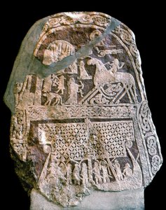 Runestone representando Wotan (Odin) no seu cavalo de oito patas Sleipnir, embarcando num barco Viking (pedra)