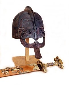 Capacete e espada viking. Statens Sjohistoriska, Estocolmo.
