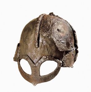 Capacete Viking Gjermundbu, encontrado em Ringerike, Noruega
