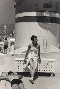 Um casal a bordo do navio de cruzeiro "Oceania", do álbum "At the Edge of Oceania 28th July to 10th August 1935 de Vincenzo Balocchi