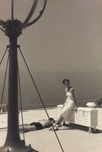 Casal a bordo do navio de cruzeiro "Oceania", do álbum "At the Edge of Oceania 28th July to 10th August 1935