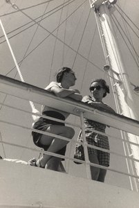 Passageiros a bordo do navio de cruzeiro "Oceania", do álbum "At the Edge of Oceania 28th July to 10th August 1935 de Vincenzo Balocchi