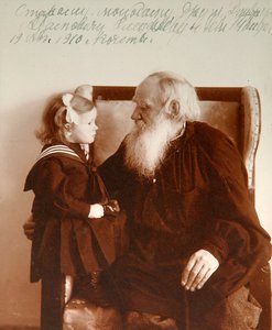 Autor russo Leo Tolstoy com sua neta Tatiana, Yasnaya Polyana, Rússia, c1910. de Vladimir Grigorievich Chertkov