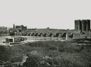 A ponte romana, Córdoba, Espanha, 1895.