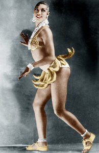 Josephine Baker (1906-1975) no Folies Bergere em Paris com cinto de bananas