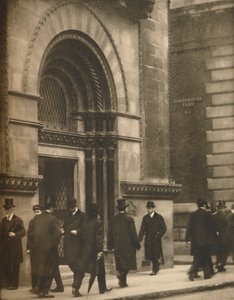 Um relance de Lothbury ao meio-dia em um dia útil, c1935.