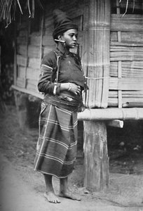 A Kachin woman, 1902 de Watts and Skeen