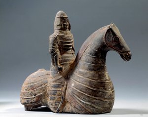 Arte chinesa: estatueta de cavaleiro de armadura (206 AC-220 AD), período Han. Museu de Paris Cernuschi de Western Han Dynasty Chinese School
