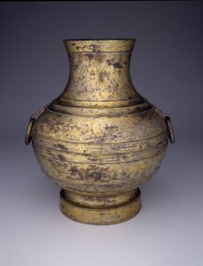 Vaso de armazenamento (Hu ou Zhong) com dragões entrelaçados e nuvens estilizadas (bronze com decoração incisa e amálgamas de ouro e prata) de Western Han Dynasty Chinese School