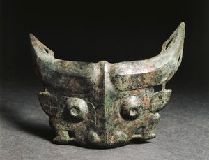Máscara ritual retratando Taotie, China, Dinastia Zhou Ocidental