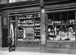 Frente de uma loja de penhores, Bow, Londres, 1926-1927.