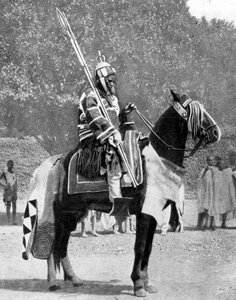 Guarda-costas reais na antiga armadura, norte da Nigéria, 1936.