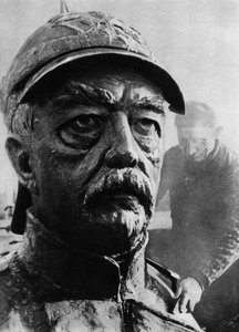 Escultura de Otto von Bismarck, estadista prussiano do século XIX, 1937.