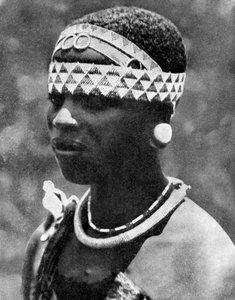A esposa de um cacique Angoni, Moçambique, África, 1936.