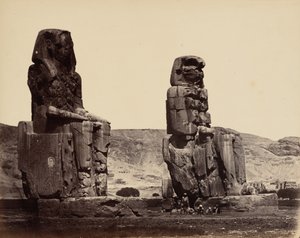 Colossos de Memnon em Tebas, c. 1859 (foto)