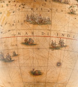 Grande par de globos de biblioteca, o terrestre 1645-48, o celestial após c.1630 de Willem Blaeu